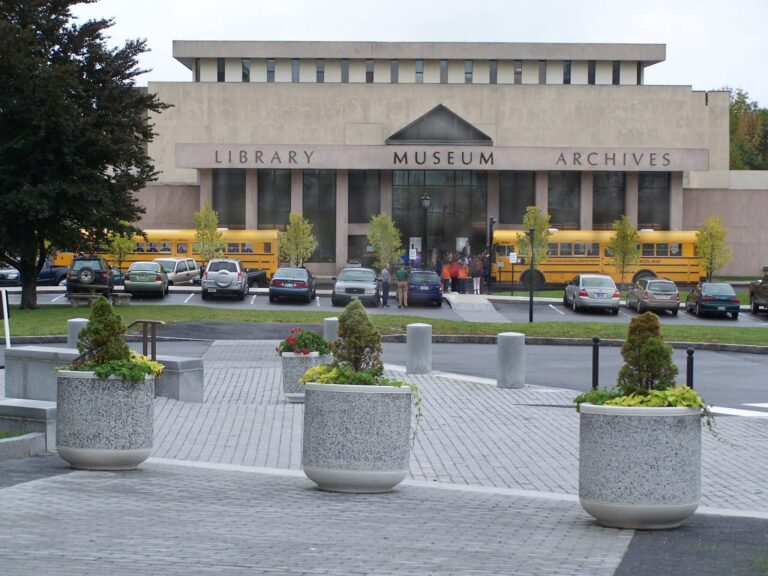 MSM exterior with buses 768x576